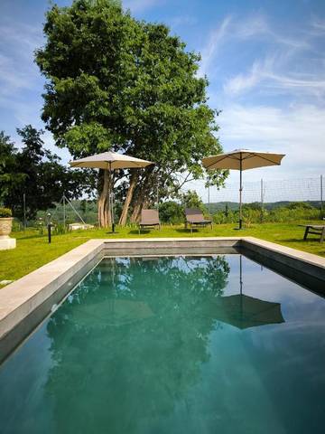 Gîte pour 6 personnes, avec piscine et jardin, animaux acceptés à Saint-Marcel-de-Careiret