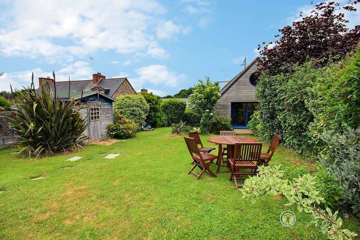 Gîte pour 4 personnes, avec Terrasse ainsi que Jardin et Vue à Tréveneuc
