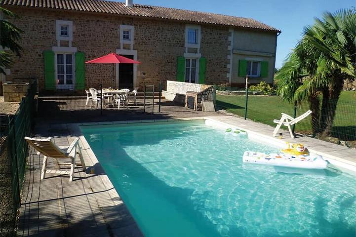 Location de vacances pour 10 personnes dans Valence-en-Poitou