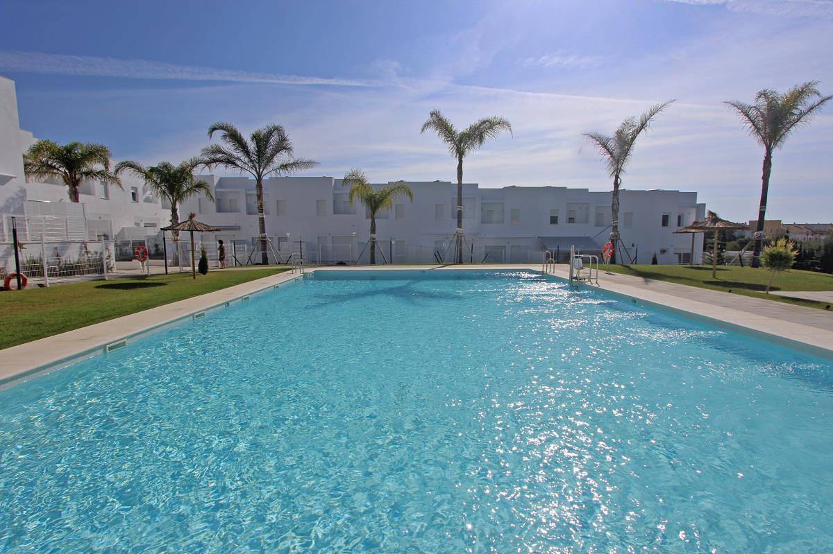Casa Los Barcos 1 - Modernes, komfortables Reihenhaus mit Gemeinschaftspool in Strandnähe in La Fontanilla, Conil de la Frontera