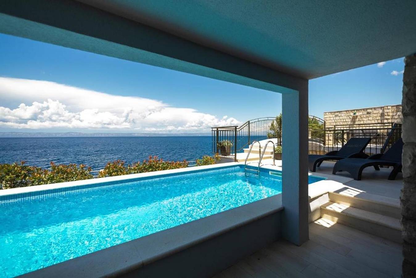 Ferienhaus Dona Maria mit beheiztem Pool und in erster Reihe zum Meer in Blato, Korcula