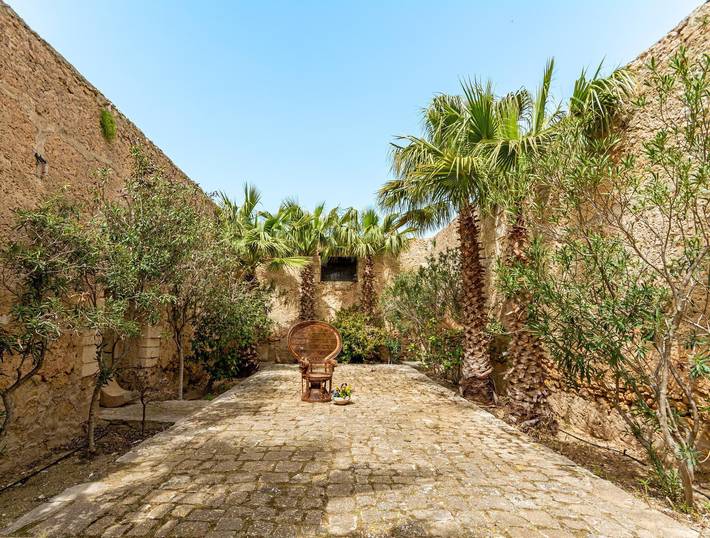 Casa vacanze "The Holiday and Art Seahorse House" con vista sulle montagne, piscina privata e Wi-Fi in Vittoria, Provincia di Ragusa