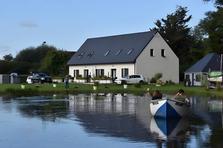 Location de vacances pour 4 personnes, avec vue sur le lac et jardin à Saint-Quentin-en-Tourmont - 3