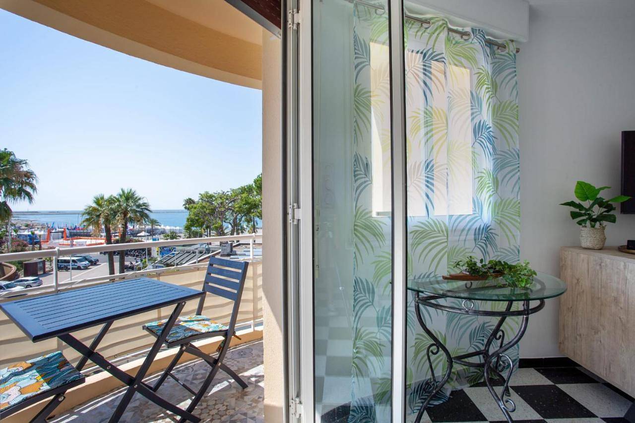 Appartement entier, Apartment T2 air-conditioned sea view in Saint-Laurent-du-Var, Côte méditerranéenne (France)