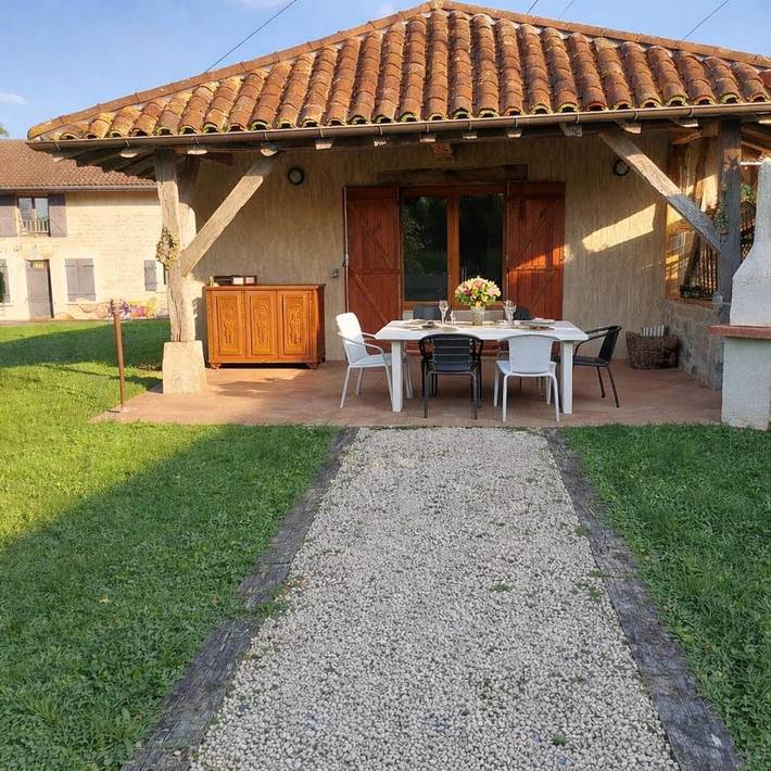 Location de vacances pour 6 personnes, avec jardin à Lescheroux