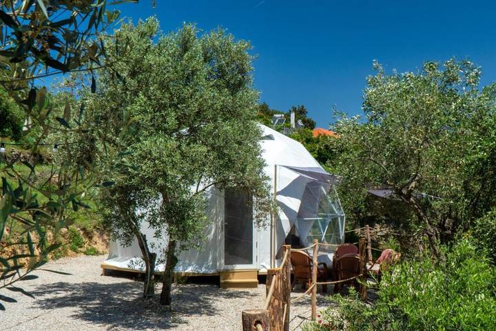 Ferienhaus für 4 Personen, mit Balkon und Terrasse sowie Garten und Pool