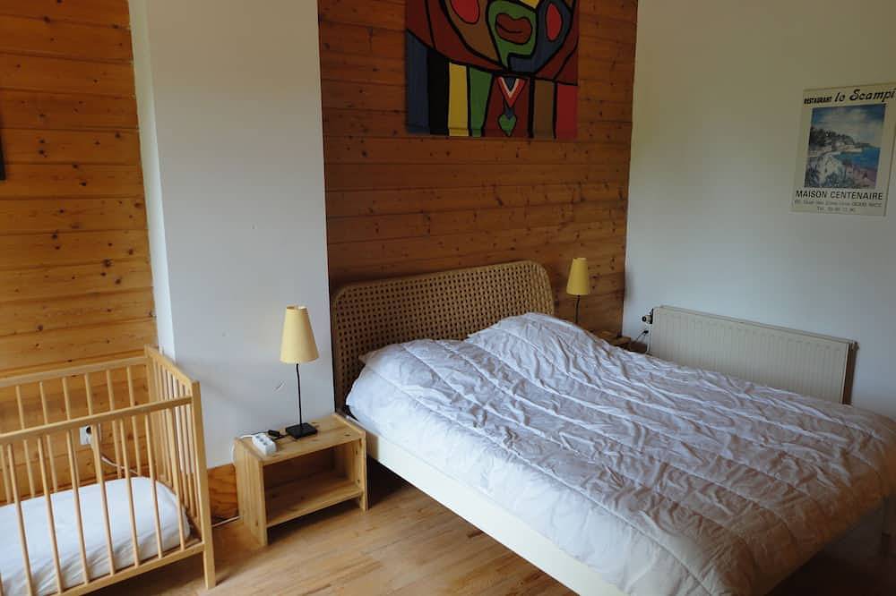 Geheel appartement, Ruim appartement van 70m2 / 6p. in chalet goed gelegen op 500m van het dorp Allos in Allos, Castellane en omgeving