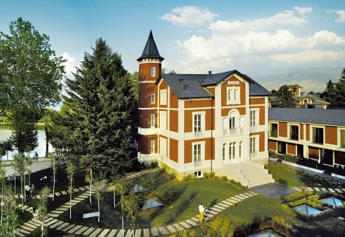 Hôtel pour 2 personnes, avec Terrasse et Jacuzzi ainsi que Jardin et Piscine à Puigcerdà