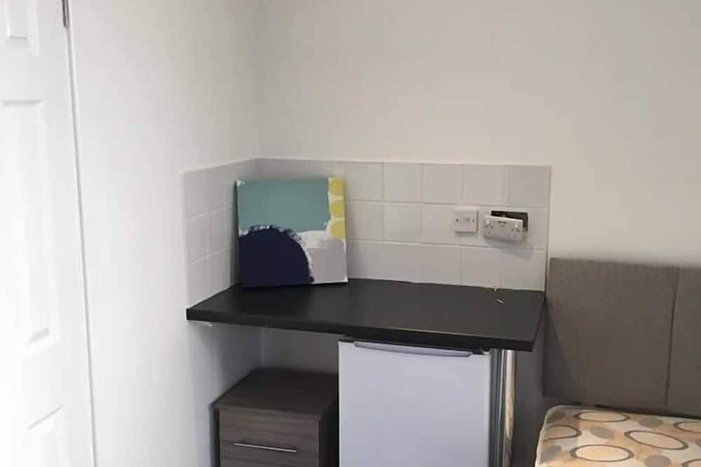 Whole-Casa-Baño Privado in Stoke-on-Trent, Midlands