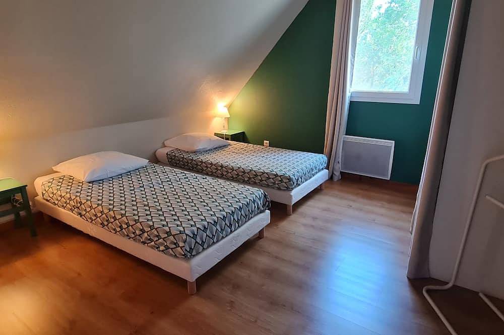Location maison à Loubressac Nord Lot (46) 8 personnes avec piscine privée in Loubressac, Lot