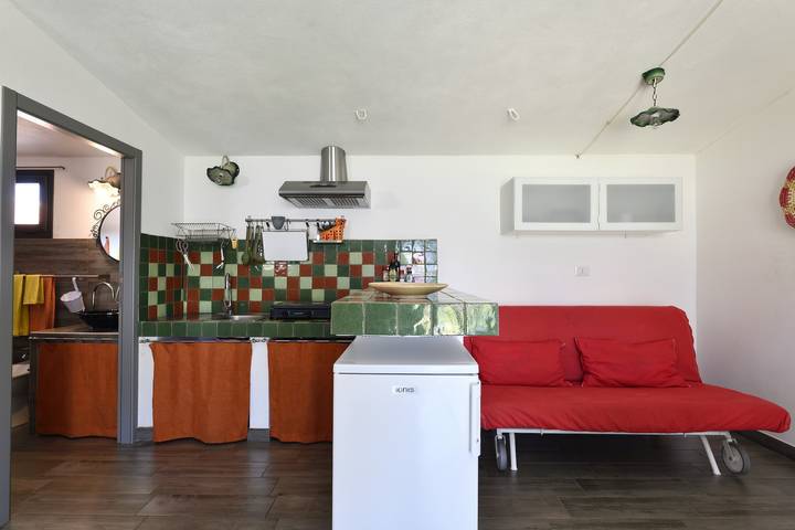 Studio entier, Studio "Naramanue 2" avec vue sur les montagnes, terrasse privée et Wi-Fi in Dorgali, Barbagia