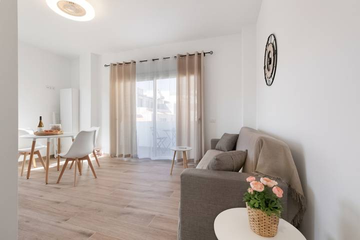 Entire apartment, Vacation 'Salitre' with Balcony and Wi-Fi in Las Eras, Fasnia