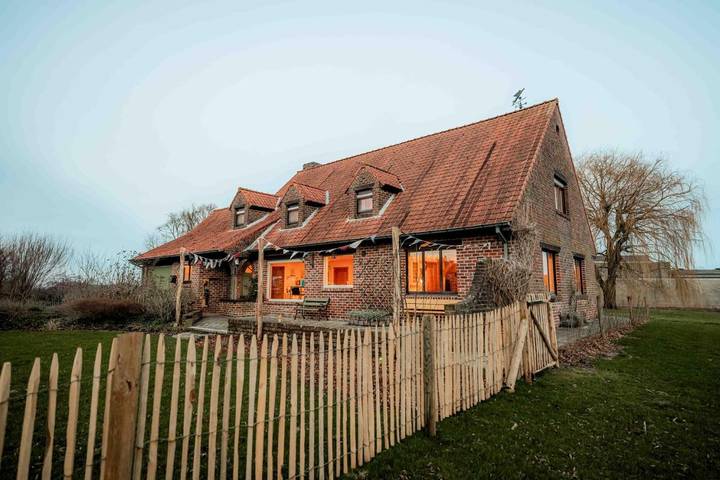 Location de vacances pour 12 personnes, avec vue ainsi que jardin et terrasse dans Dranouter