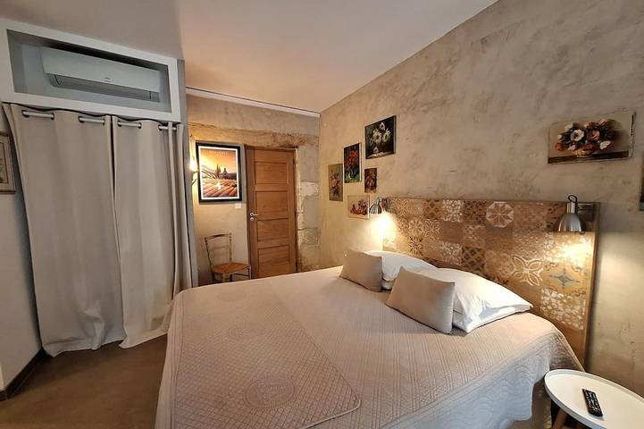 Gîte pour 2 personnes, avec piscine ainsi que jardin et terrasse à Velleron - 3