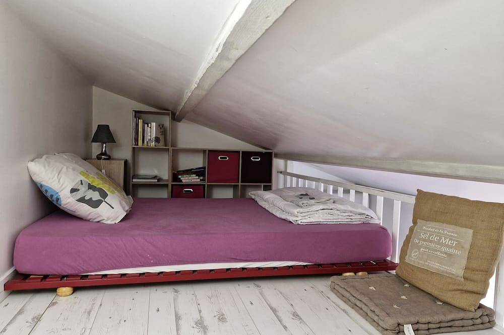 Country cottage in Futuroscope country/ Shared swimming pool in Gizay, Vienne