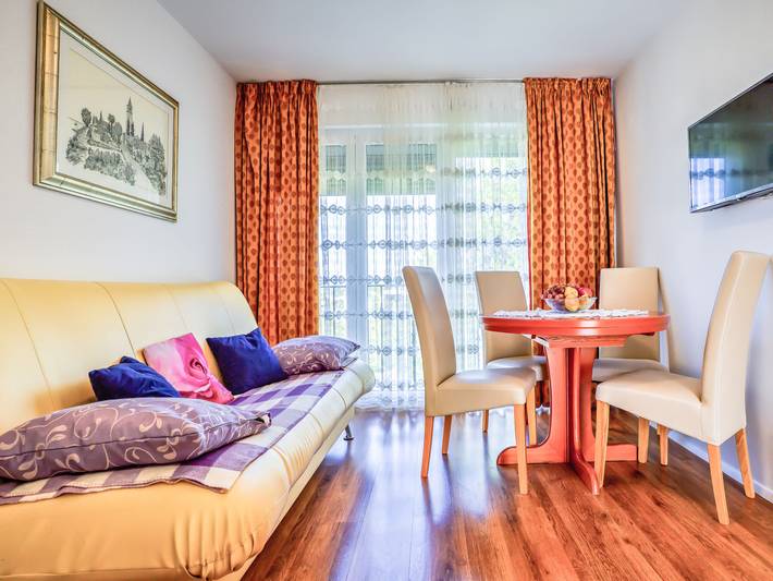 Ferienwohnung für 4 Personen, mit Terrasse und Garten in Umag - 2