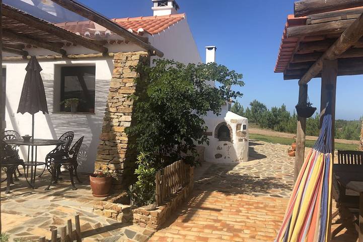 Casa de campo para 4 pessoas, com jacuzzi e terraço e ainda jardim na Costa Alentejana