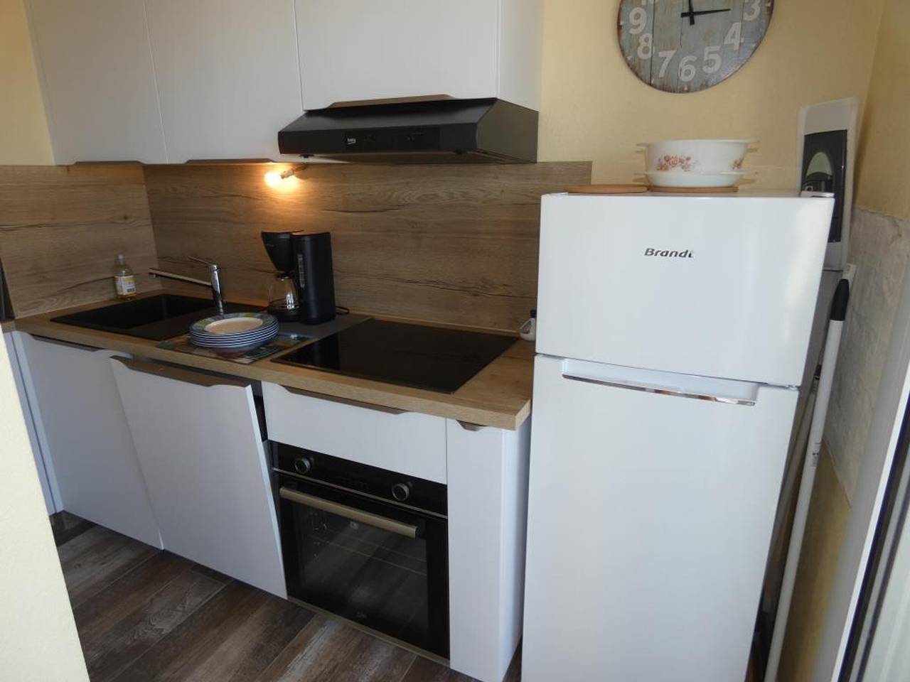 Appartement entier, Appartement rénové, 2 chambres, balcon, parking, face mer in Notre-Dame-de-Monts, Vendée