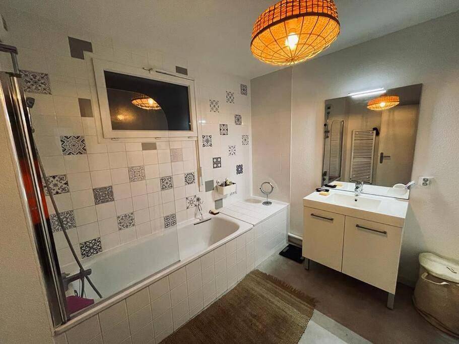 Appartement entier, Two-Bedroom Apartment in Gradignan, Région de Bordeaux