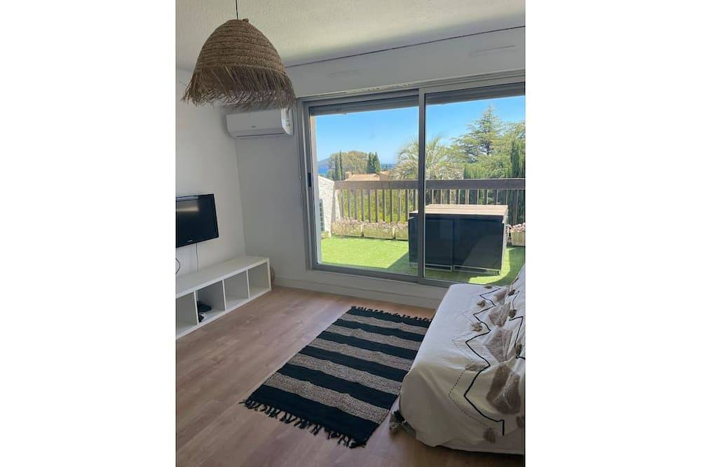 Appartement entier, Appartement cosy avec vue mer et piscine in La Ciotat, Région de Marseille