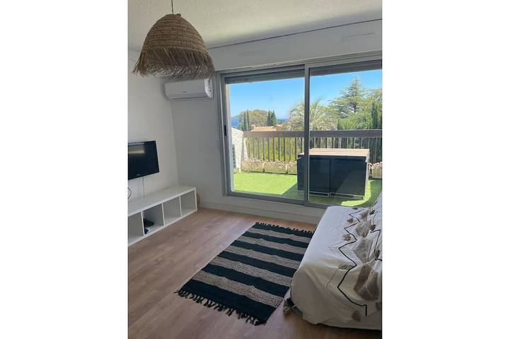Appartement entier, Appartement cosy avec vue mer et piscine in La Ciotat, Région de Marseille