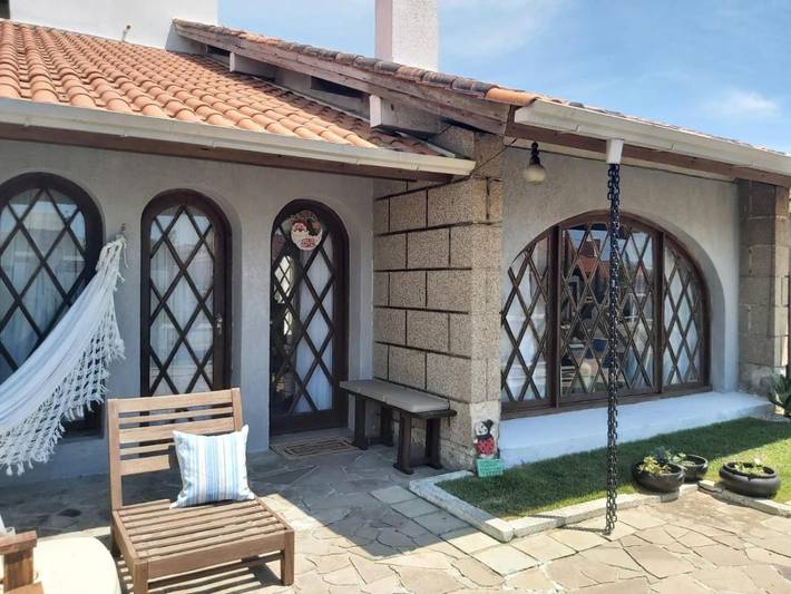 Casas e apartamentos de temporada para 12 pessoas, com piscina e jardim em Xangri-lá