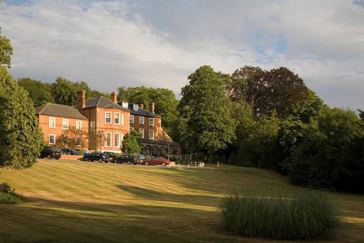 Holiday rental for 3 people, with Hot tub and Terrace as well as Garden and Pool in Sevenoaks