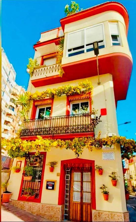 Casa de vacaciones para 6 personas, con vistas y terraza en Alicante