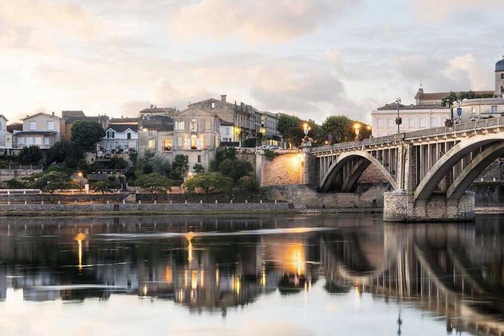 On the banks of the Dordogne River, Saint Emilion in Castillon-la-Bataille, Région de Libourne