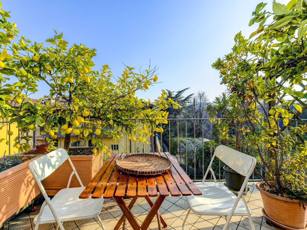 Apartamento entero, '' mit Balkon in Saló, Montañas Garda