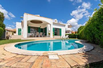 Maison d’hôte pour 10 personnes, avec balcon ainsi que piscine et jardin à Quarteira