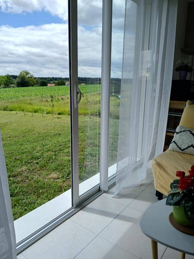 Location de vacances pour 2 personnes, avec vue et jardin à Saint-Simon-de-Bordes - 2