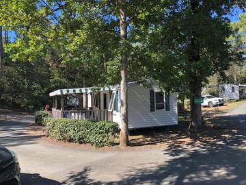 Camping pour 4 personnes, avec jacuzzi ainsi que piscine et terrasse à Longeville-sur-Mer