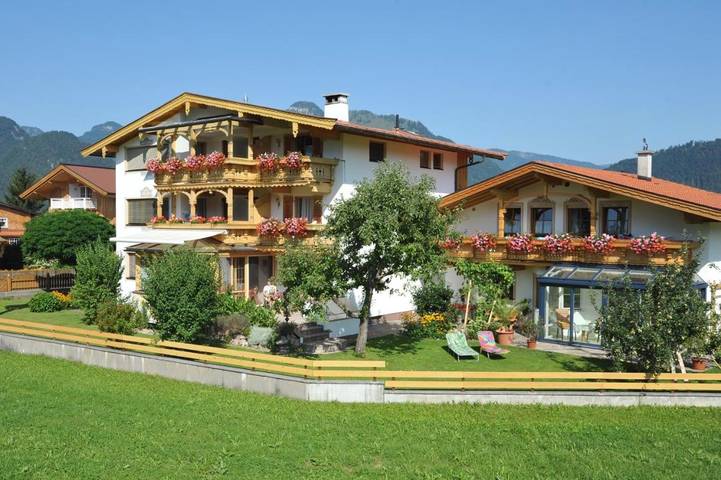 BnB für 3 Personen, mit Balkon und Terrasse sowie Garten und Ausblick in Kössen