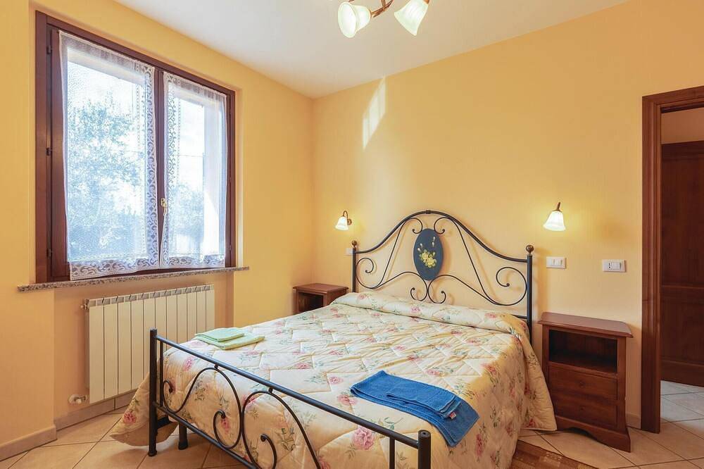 Entire apartment, Pet friendly apartment in Castiglion del Lago Pg with outdoor swimming pool in Castiglione del Lago, Lake Trasimeno