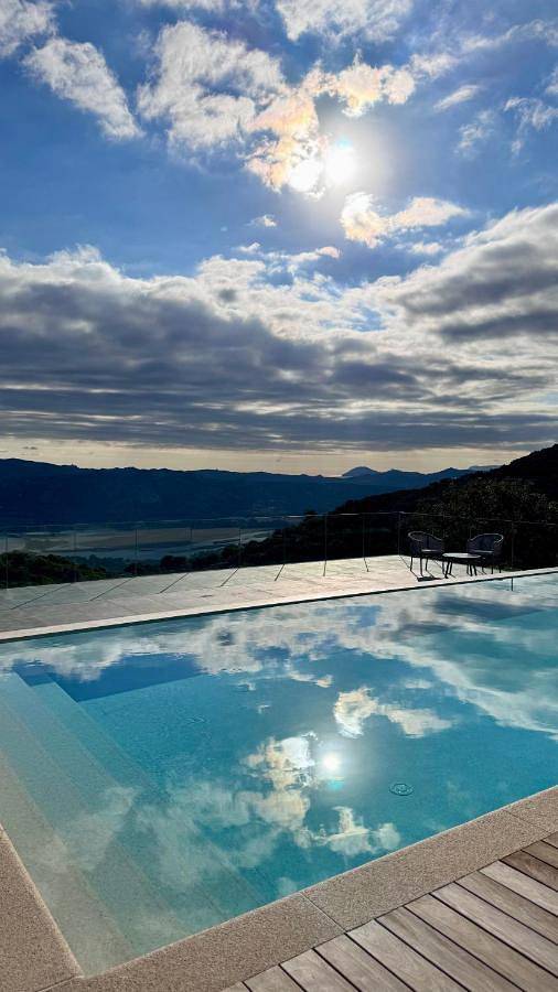 Location de vacances pour 6 personnes, avec vue et piscine ainsi que jardin et sauna à Cannigione - 2