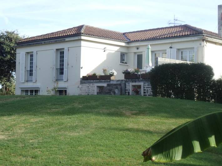 Gîte pour 6 personnes, avec jardin et vue à Échillais - 4
