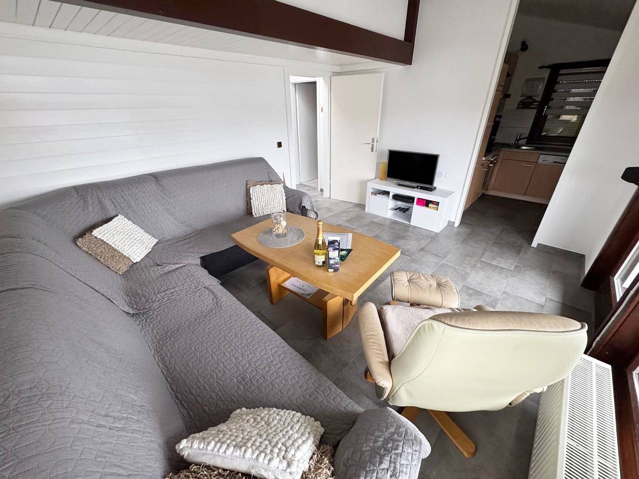 Cozy holiday home on lake Henne with terrace and beach chair in Meschede, Hochsauerlandkreis