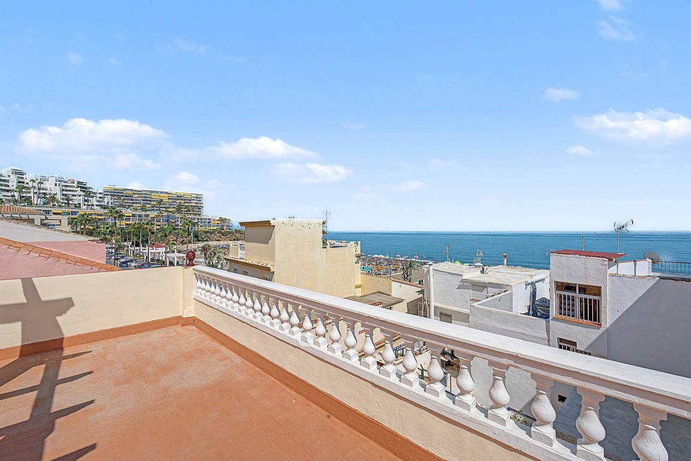 Apartamento entero, Apartamento 'Dúplex Junto al Mar' con Wifi y Aire Acondicionado in La Carihuela, Torremolinos