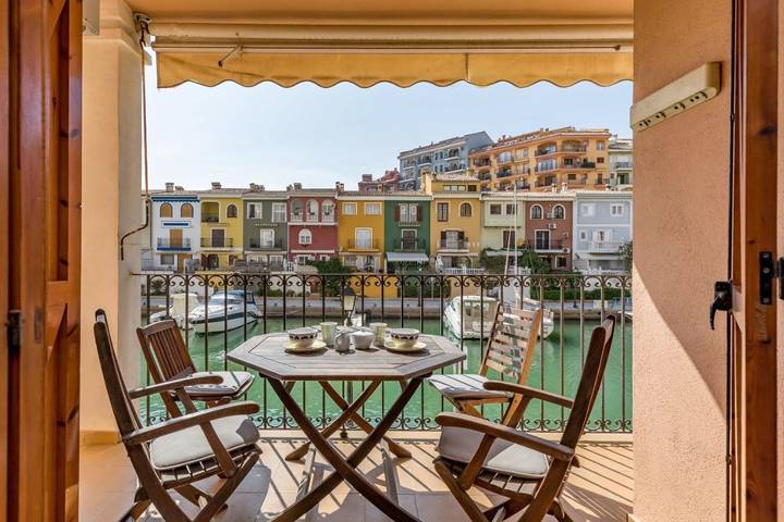 Apartamento para 6 personas, con Terraza además de Piscina y Vistas en Port Saplaya