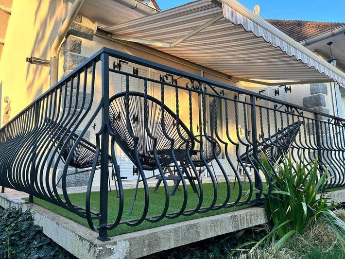 Location de vacances pour 21 personnes, avec Balcon ainsi que Terrasse et Vue à Malicorne-sur-Sarthe