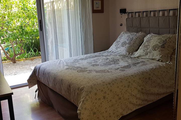 Apartamento entero, Very nice 3-rooms apartment + private garden10 mns, walk to the beach, quiet are in Saint-Laurent-du-Var, Costa mediterránea (Francia)