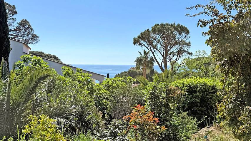 Villa pour 8 personnes, avec vue et jardin ainsi que piscine et terrasse à Sainte-Maxime - 2