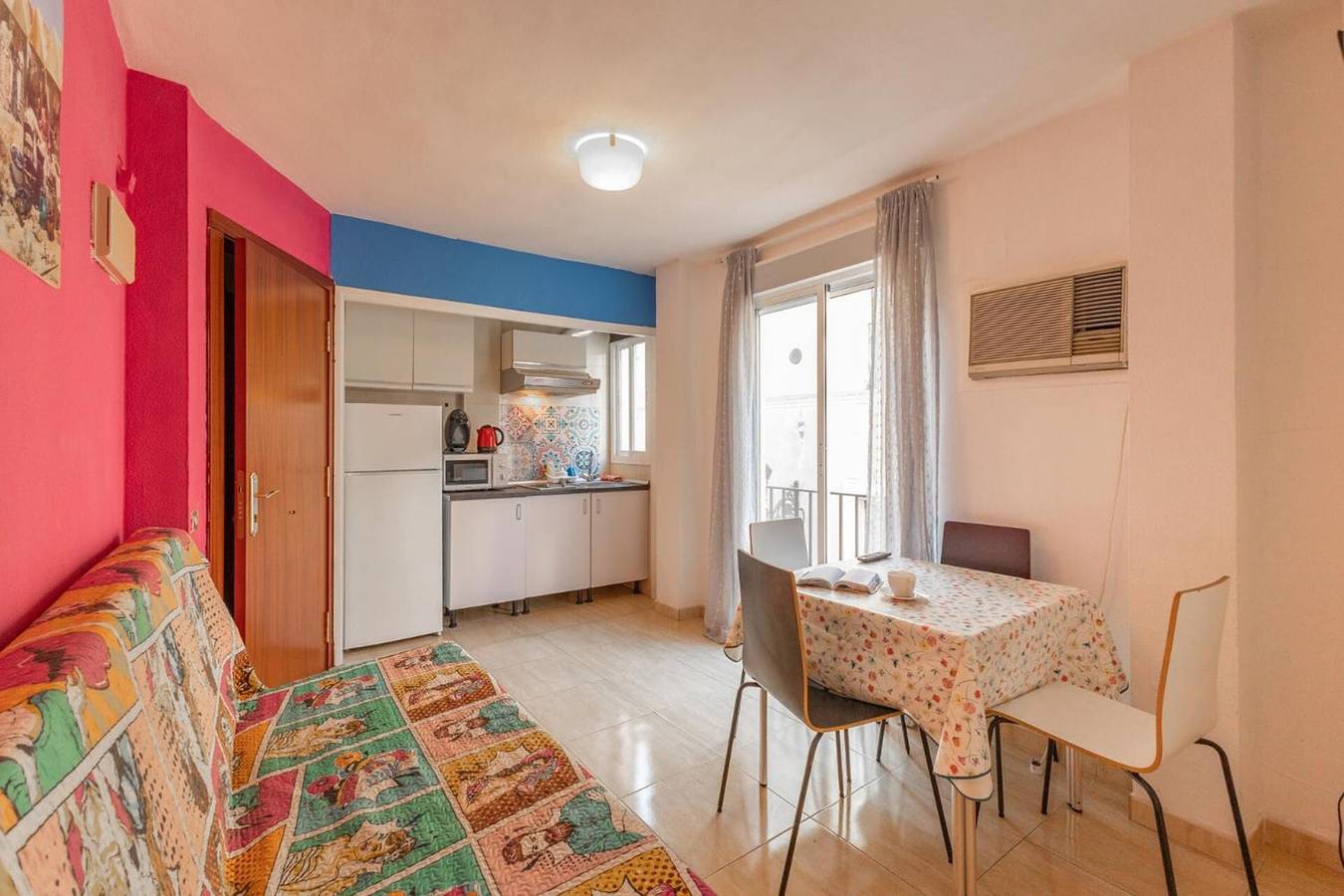 Apartamento entero, Apartamento 'Duque Center Premium Suites' con balcón, Wi-Fi y aire acondicionado in Casco Antiguo, Sevilla