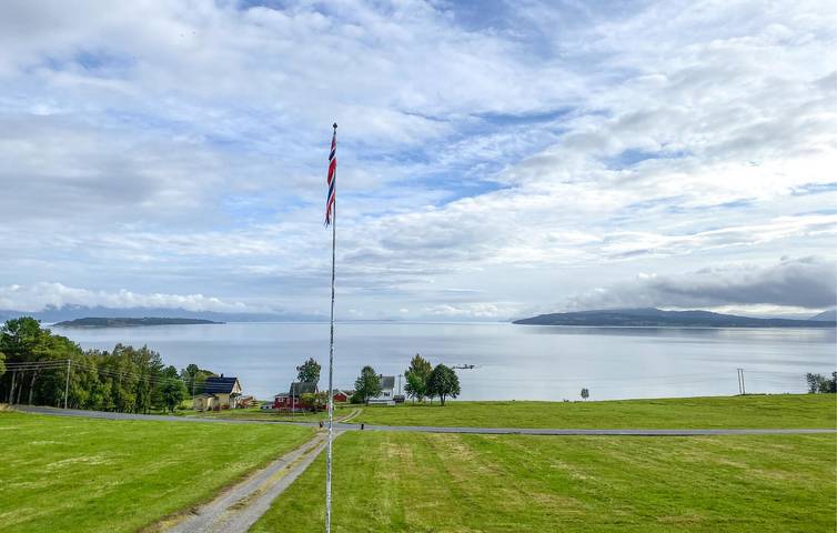 Ferienhaus für 9 Personen mit Terrasse in Vestnes, Nördliches Fjordnorwegen