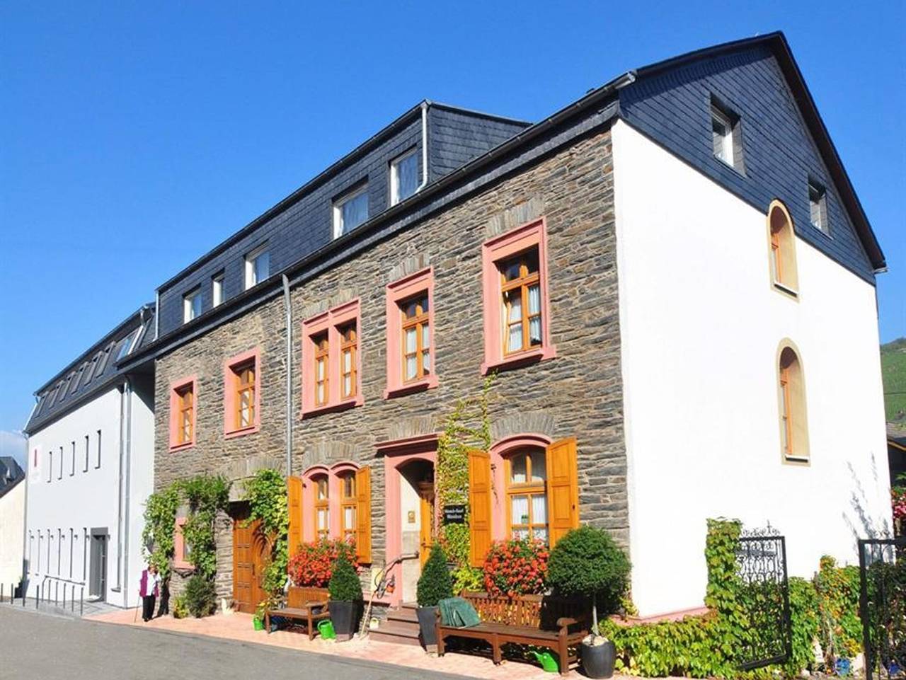 Weinhaus am Schieferfels - Doppelzimmer "Weinquartier" behindertengerecht in Veldenz, Bernkastel-Kues & Umgebung