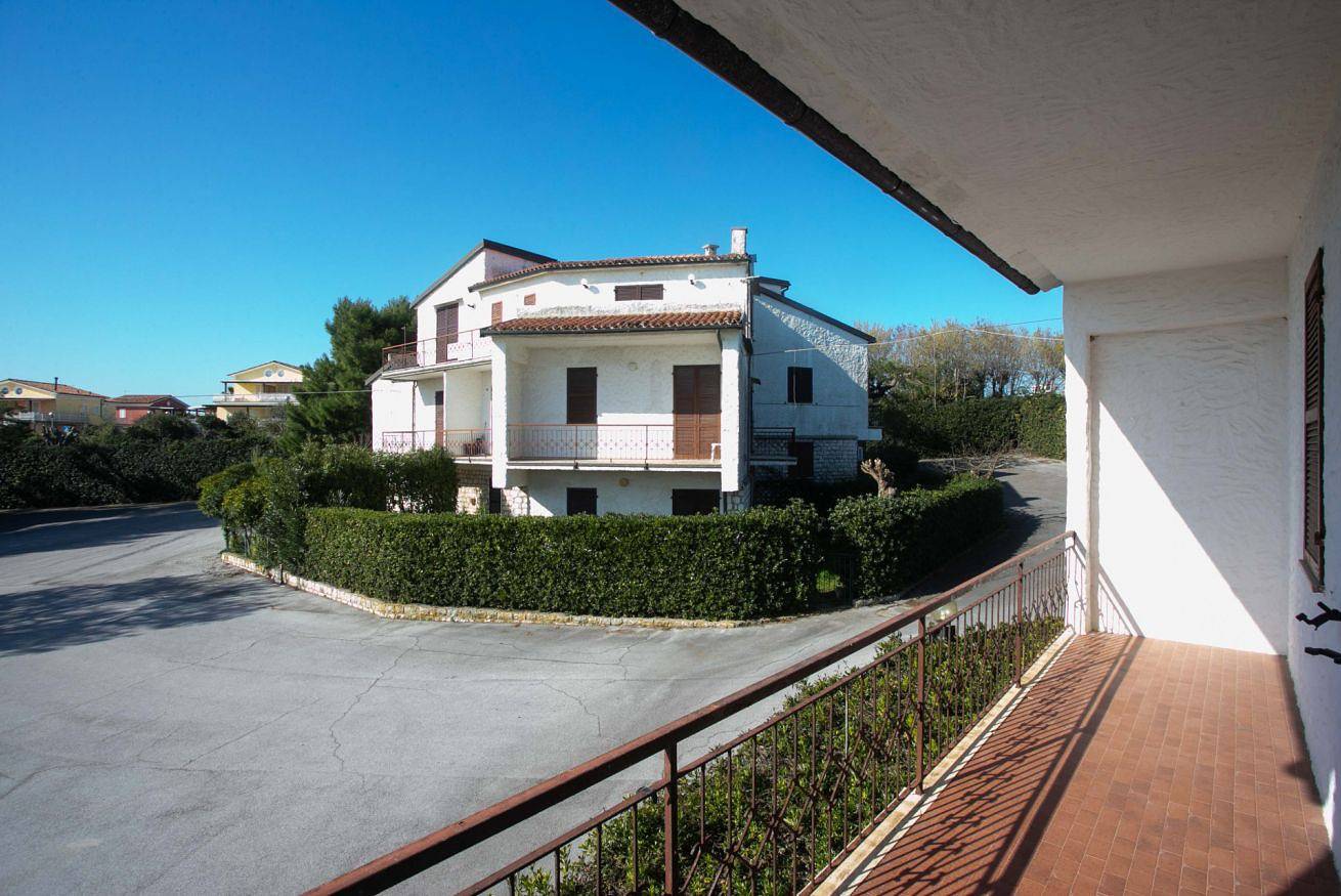 Apartamento entero, M087 - Marcelli, three-room apartment with terrace at the Mareverde residence  in Marcelli, Riviera del Conero