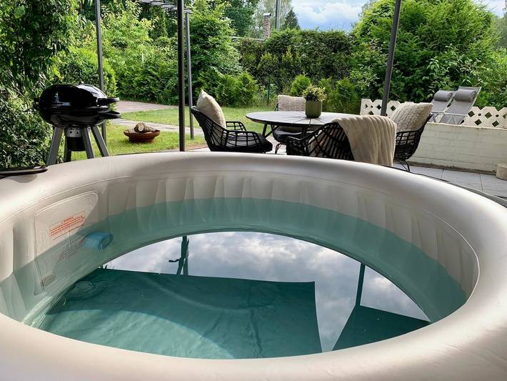 Ferienhaus für 2 Personen, mit Whirlpool und Terrasse sowie Garten und Ausblick