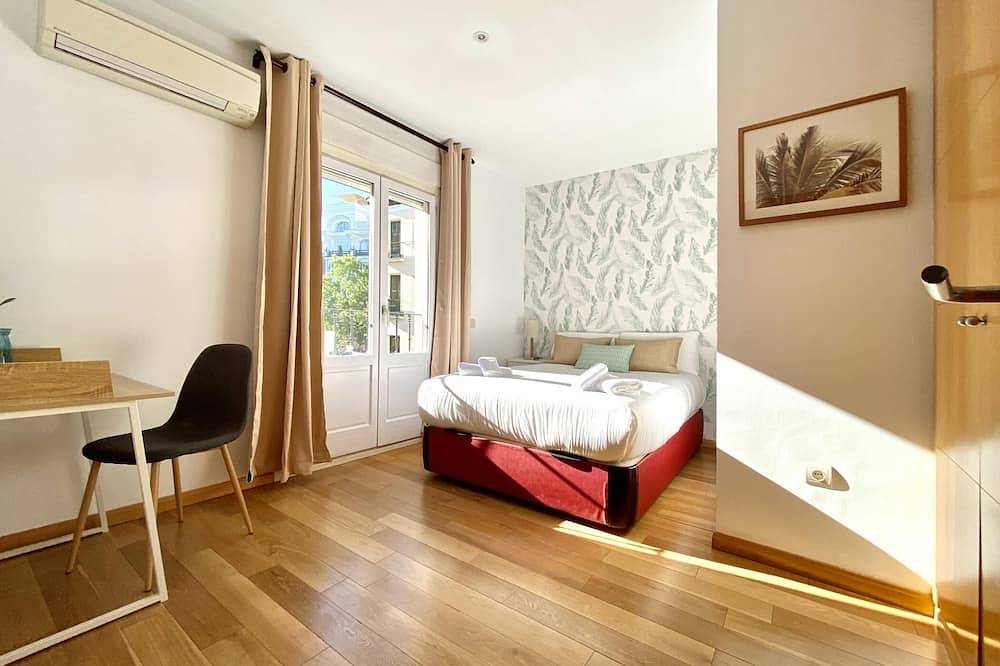 Entire apartment, Huertas Ii - 2 bedrooms, in the best area in Centro (Madrid), Madrid