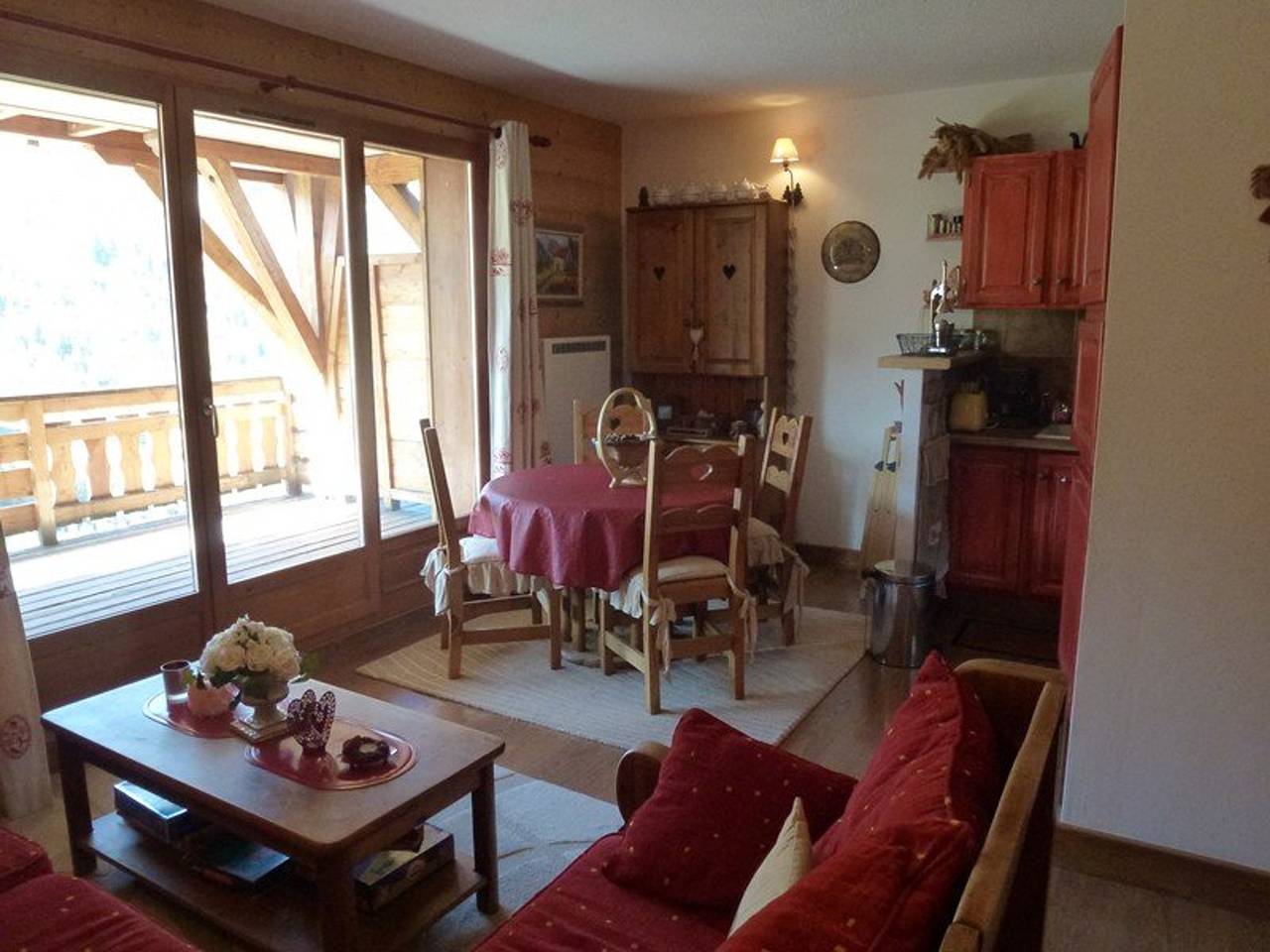 Ganze Wohnung, **Neues, gut ausgestattetes Apartment mit Ski-in/Ski-out und Terrasse** in Isola 2000, Isola